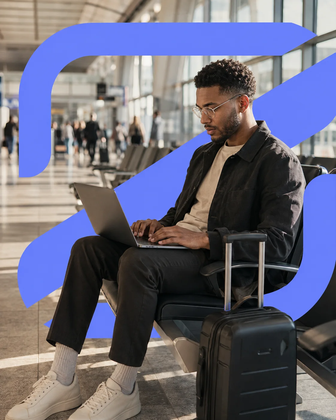 A traveller organising information on a laptop between cities